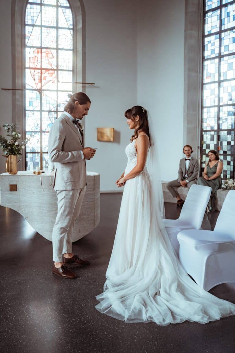 00018-florian-knusper-hochzeitsfotograf-wuerzburg-trauzeremonie-im-raum-Vogelsburg Volkach