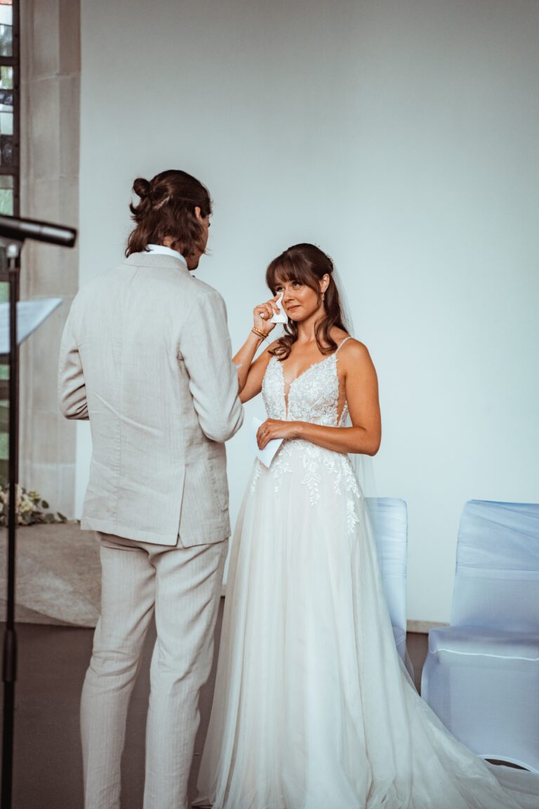 00019-florian-knusper-hochzeitsfotograf-wuerzburg-trauung-innenbereich-Vogelsburg Volkach