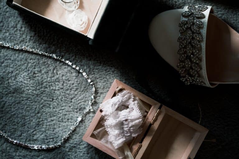 00045-florian-knusper-hochzeitsfotograf-wuerzburg-schmuck-und-accessoires-Dänischer Pavillon