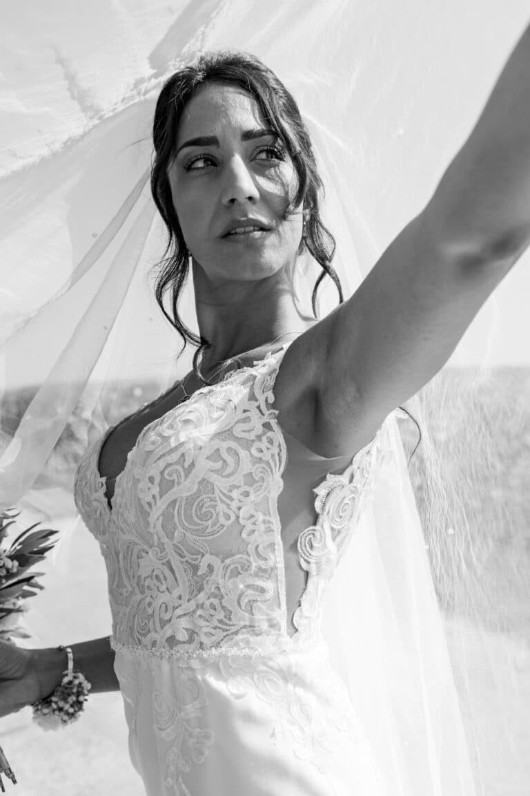 00047-florian-knusper-hochzeitsfotograf-wuerzburg-braut-mit-schleier-Schlosshotel Steinburg Wuerzburg