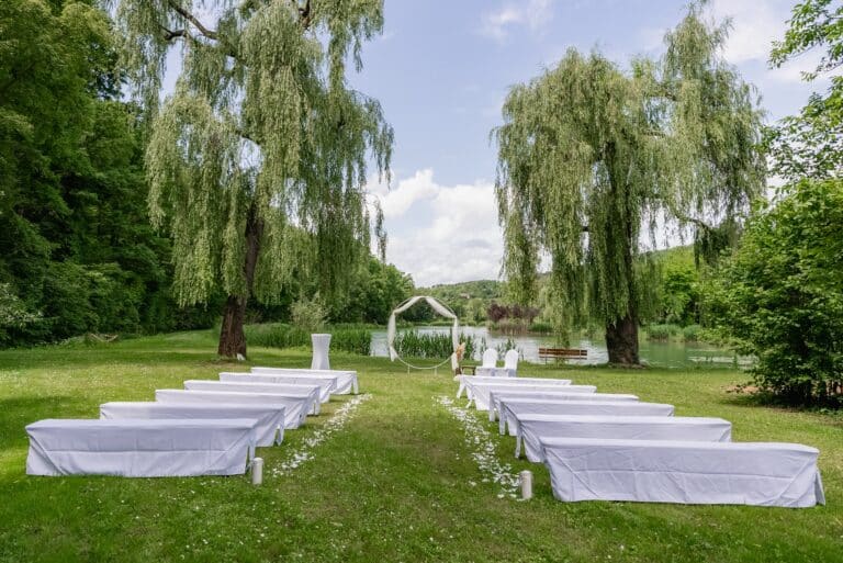 00065-florian-knusper-hochzeitsfotograf-wuerzburg-hochzeits-location-im-freien-Das Retz