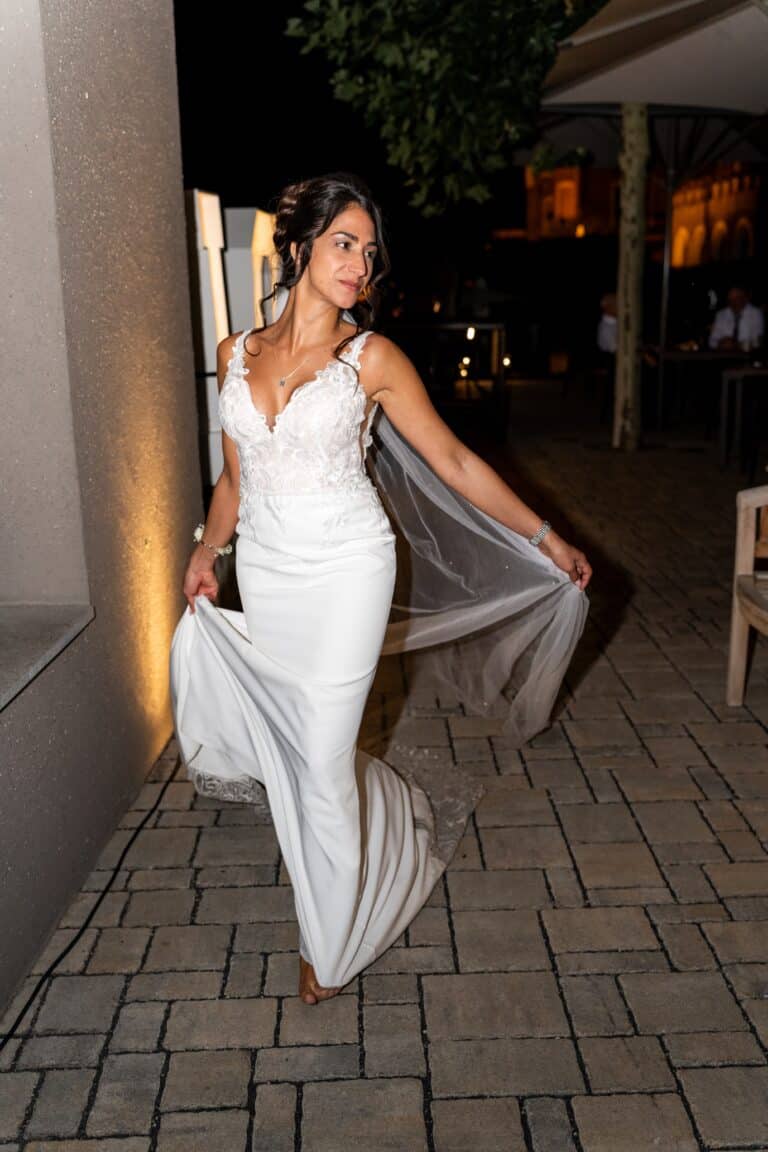00128-florian-knusper-hochzeitsfotograf-wuerzburg-braut-im-abendkleid-Schlosshotel Steinburg Wuerzburg