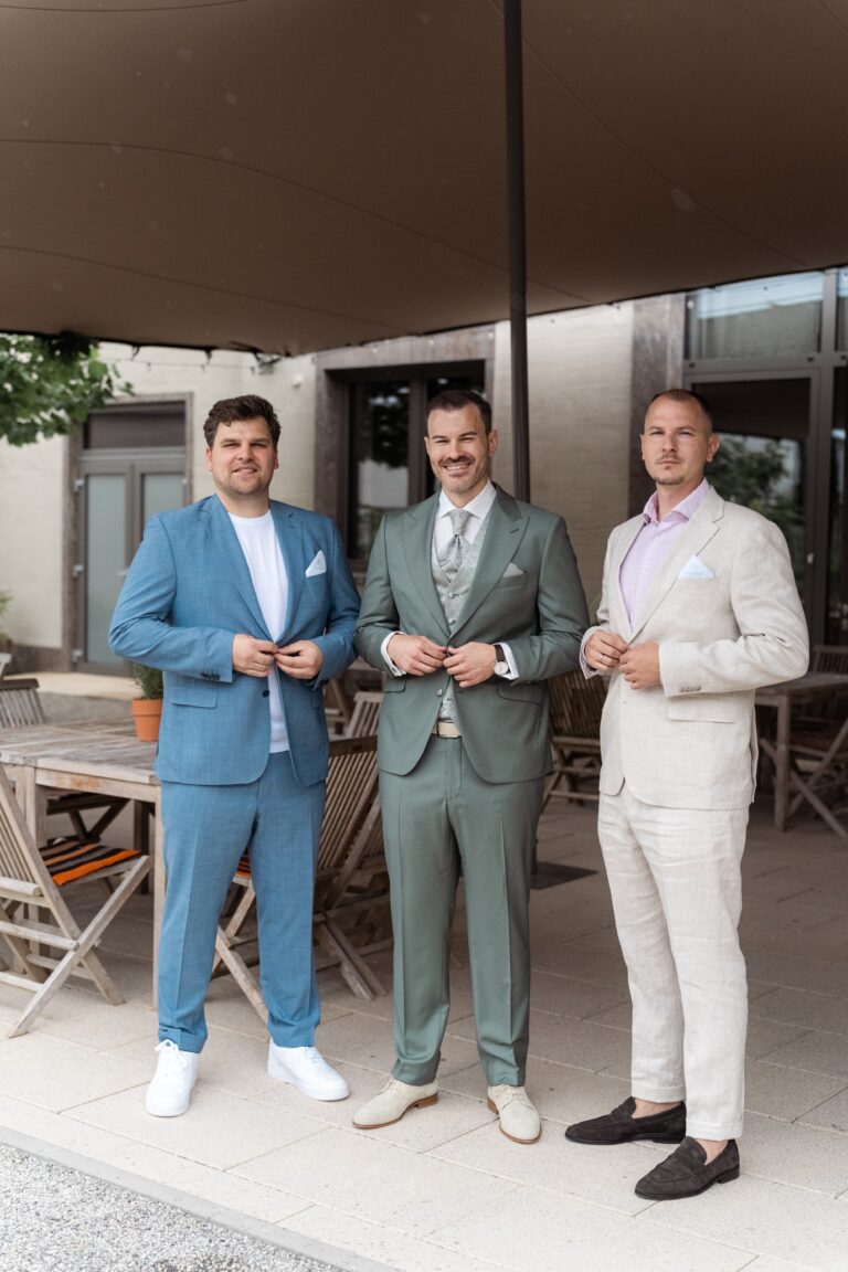 00253-florian-knusper-hochzeitsfotograf-wuerzburg-gruppe-von-gaesten-villa-oriental