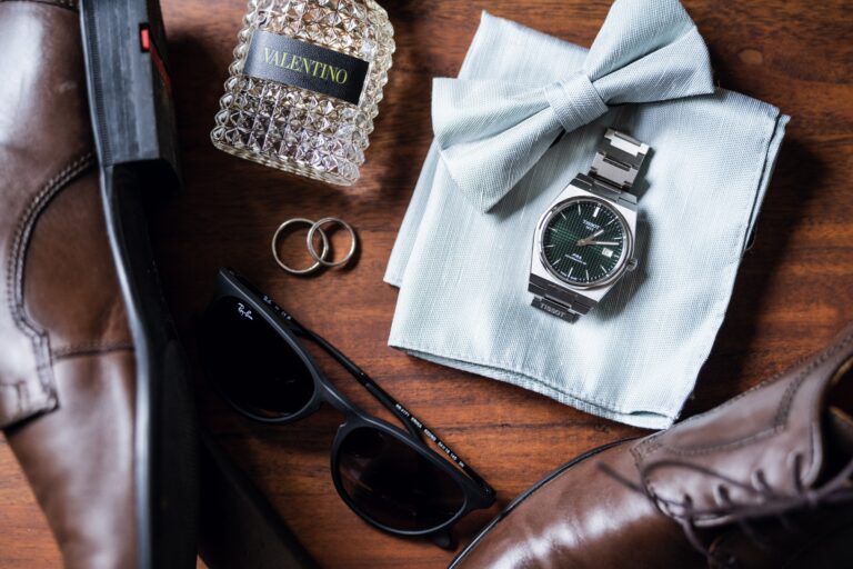 00262-florian-knusper-hochzeitsfotograf-wuerzburg-accessoires-des-braeutigams-Hotel Freihof Prichsenstadt