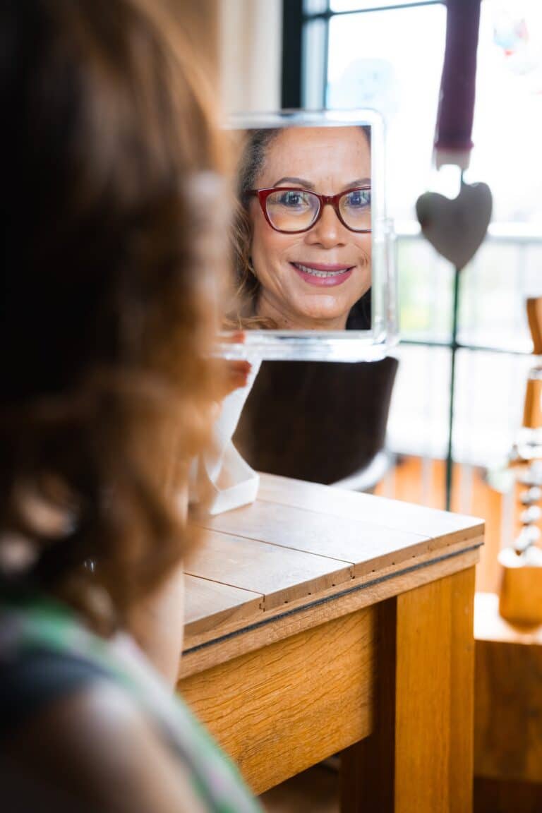 00414-florian-knusper-hochzeitsfotograf-wuerzburg-spiegel-mit-reflexion