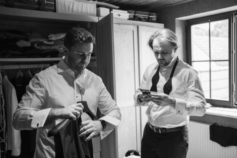 00497-florian-knusper-hochzeitsfotograf-wuerzburg-vorbereitung-des-braeutigams