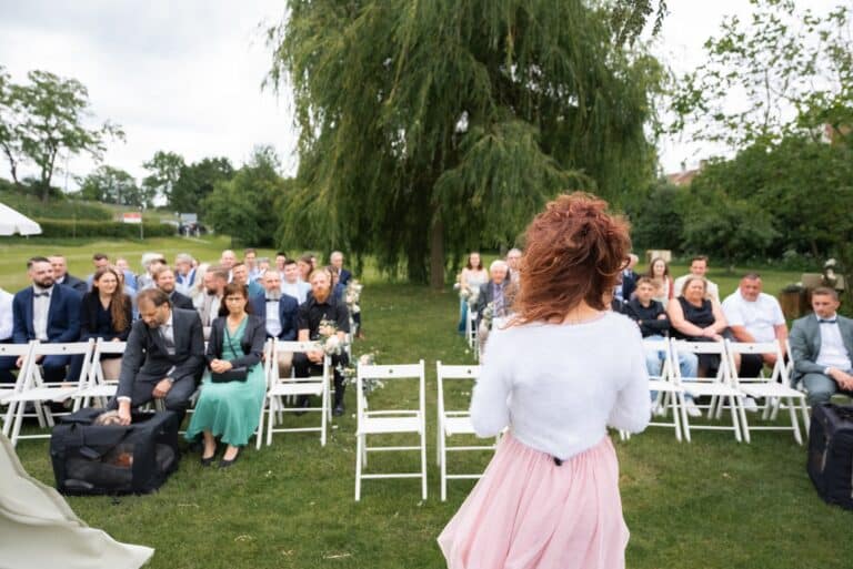 00556-florian-knusper-hochzeitsfotograf-wuerzburg-trauung-im-garten-Hotel Freihof Prichsenstadt