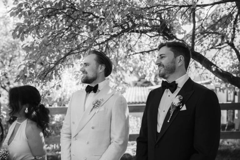 01089-2-florian-knusper-hochzeitsfotograf-wuerzburg-paar-im-garten