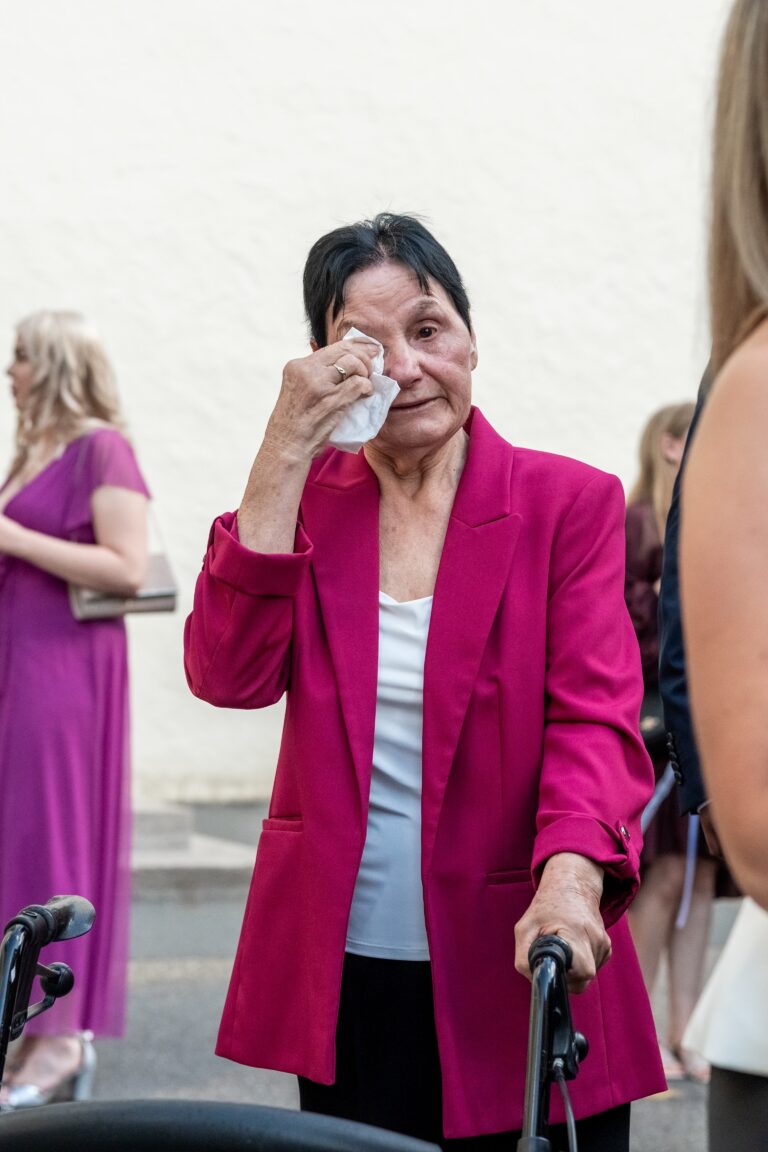 01142-florian-knusper-hochzeitsfotograf-wuerzburg-gaeste-bei-hochzeit-villa-oriental