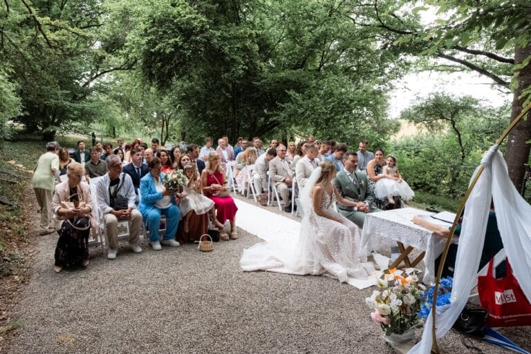 01162-florian-knusper-hochzeitsfotograf-wuerzburg-trauung-im-freien-villa-oriental