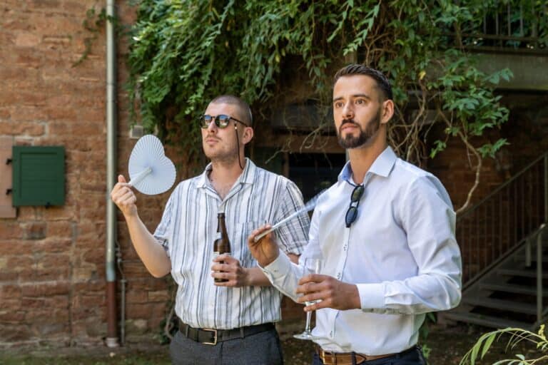 01577-florian-knusper-hochzeitsfotograf-wuerzburg-gruppe-von-gaesten-hofgut hünnersdorf