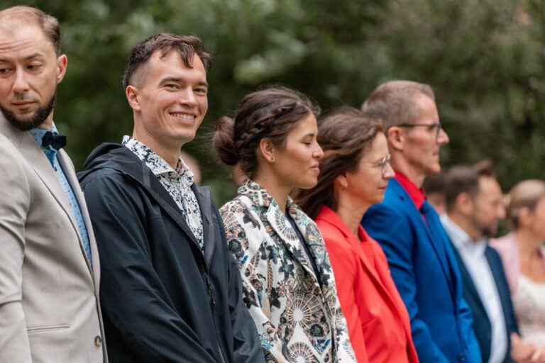 01808-florian-knusper-hochzeitsfotograf-wuerzburg-gruppe-von-gaesten-Das Retz