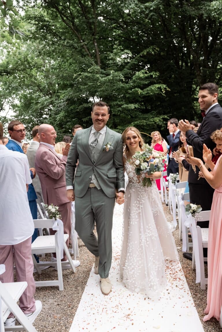 01908-florian-knusper-hochzeitsfotograf-wuerzburg-brautpaar-im-freien-villa-oriental