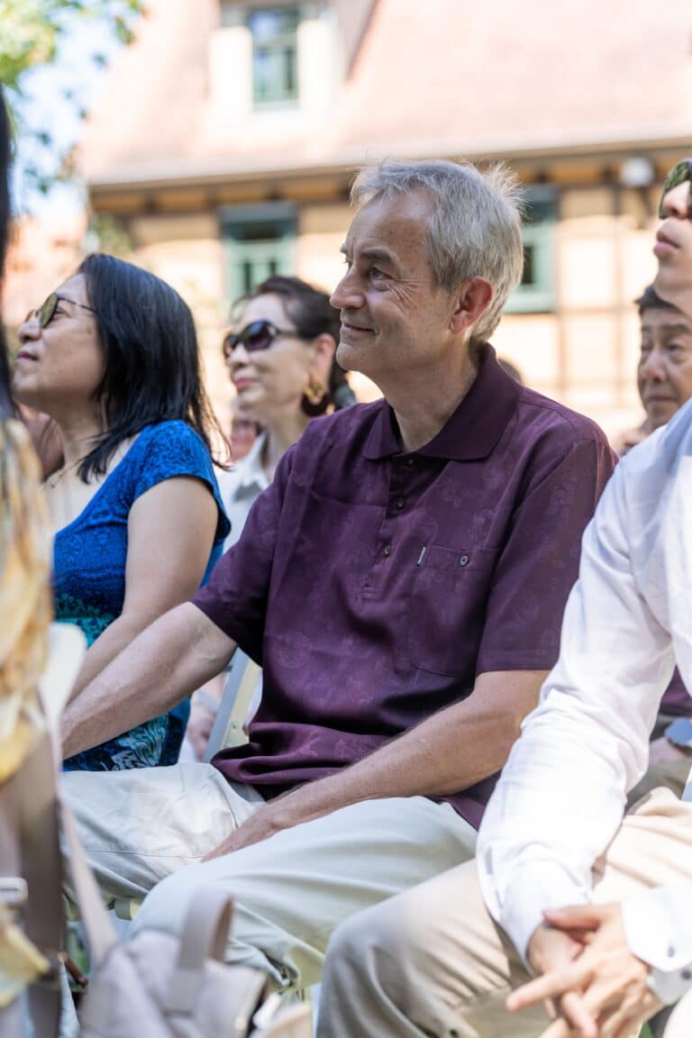 01952-florian-knusper-hochzeitsfotograf-wuerzburg-gruppe-von-gaesten-hofgut hünnersdorf