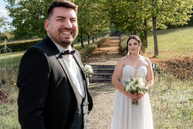 02018-florian-knusper-hochzeitsfotograf-wuerzburg-brautpaar-im-gartenweg-villa-oriental