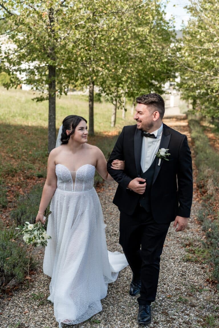 02222-florian-knusper-hochzeitsfotograf-wuerzburg-brautpaar-im-gartenweg-villa-oriental