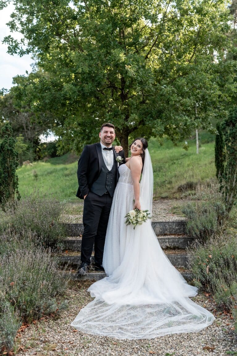 02263-florian-knusper-hochzeitsfotograf-wuerzburg-brautpaar-im-garten-villa-oriental