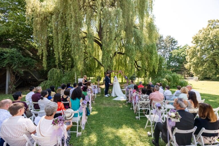 02404-florian-knusper-hochzeitsfotograf-wuerzburg-trauung-im-garten-hofgut hünnersdorf