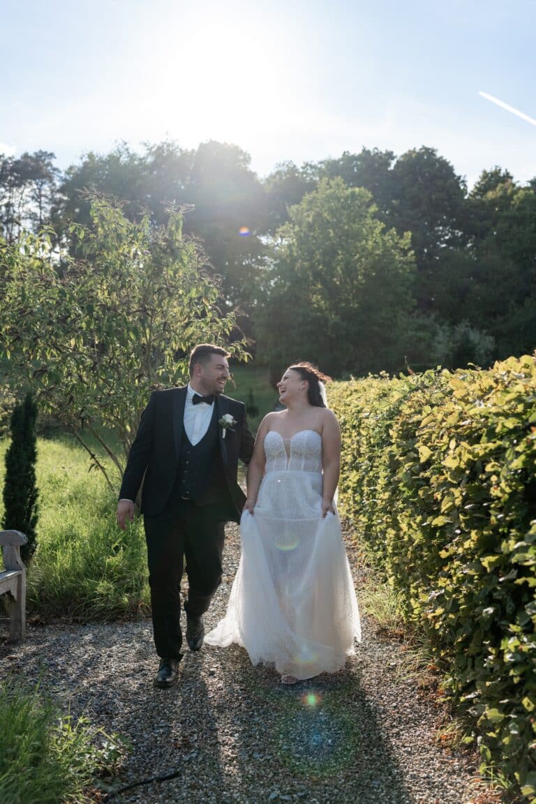 02413-florian-knusper-hochzeitsfotograf-wuerzburg-brautpaar-im-gartenweg-villa-oriental