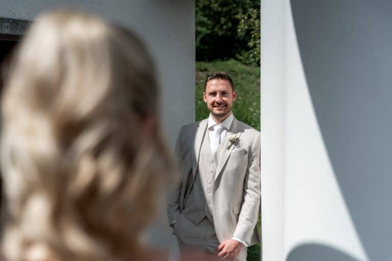 02654-florian-knusper-hochzeitsfotograf-wuerzburg-brautpaar-begegnung-Villa Oriental