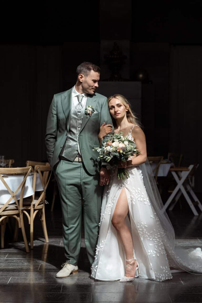 02986-florian-knusper-hochzeitsfotograf-wuerzburg-brautpaar-in-location-villa-oriental