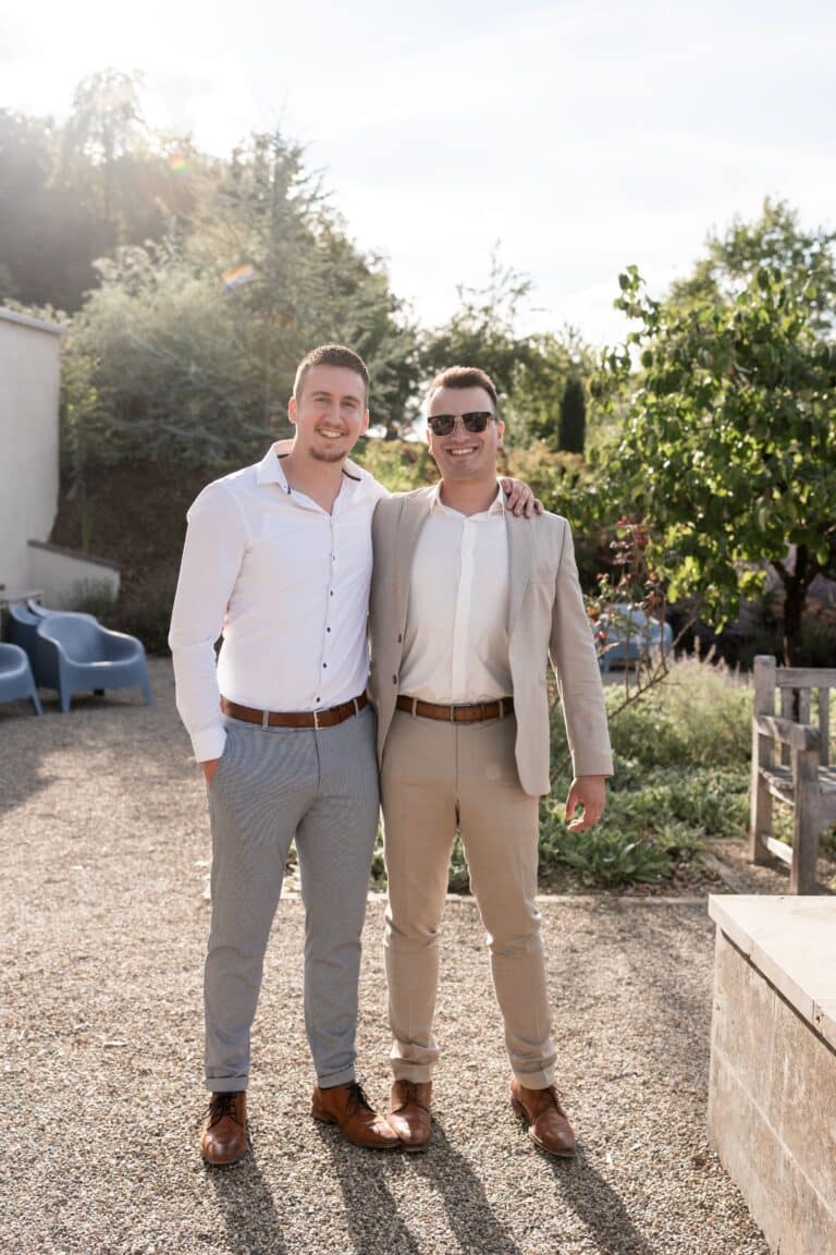 03236-florian-knusper-hochzeitsfotograf-wuerzburg-gaeste-im-garten-villa-oriental