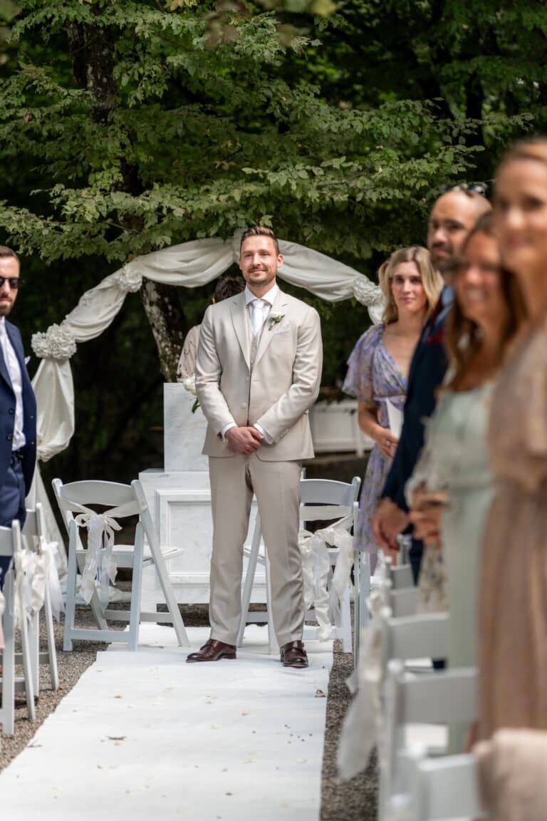 03264-florian-knusper-hochzeitsfotograf-wuerzburg-einzug-des-brautpaars-Villa Oriental