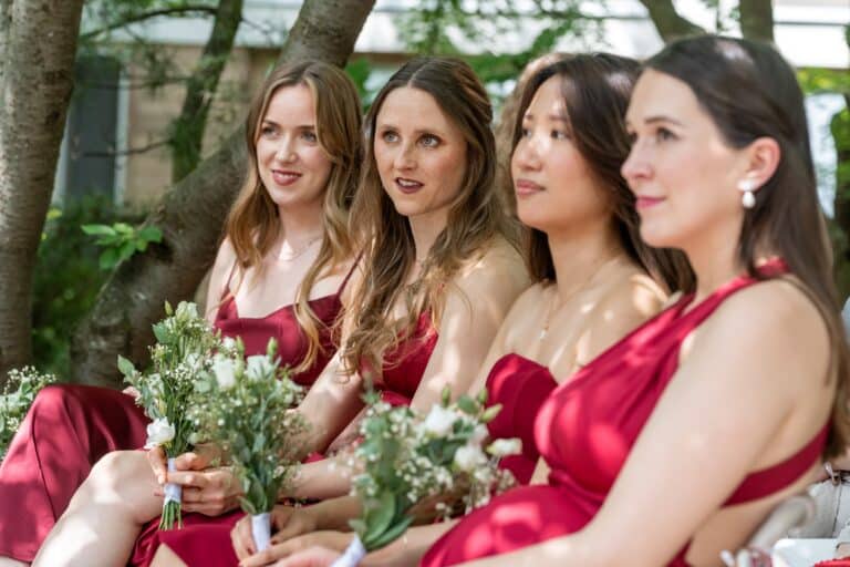 03310-florian-knusper-hochzeitsfotograf-wuerzburg-bridesmaids-mit-blumen-Hotel Schindlerhof Nuernberg
