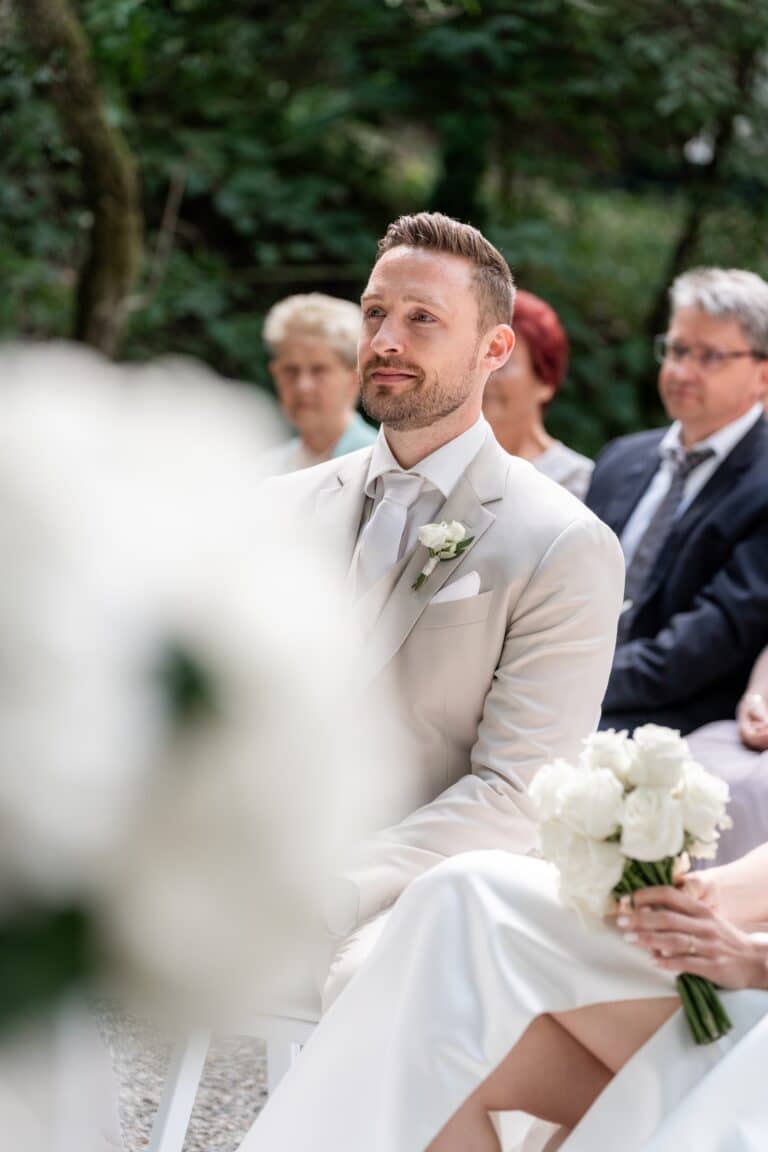 03366-florian-knusper-hochzeitsfotograf-wuerzburg-trauung-im-freien-Villa Oriental