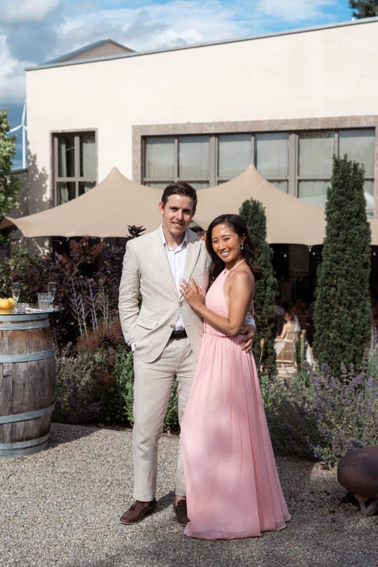 03419-florian-knusper-hochzeitsfotograf-wuerzburg-paar-im-garten-villa-oriental