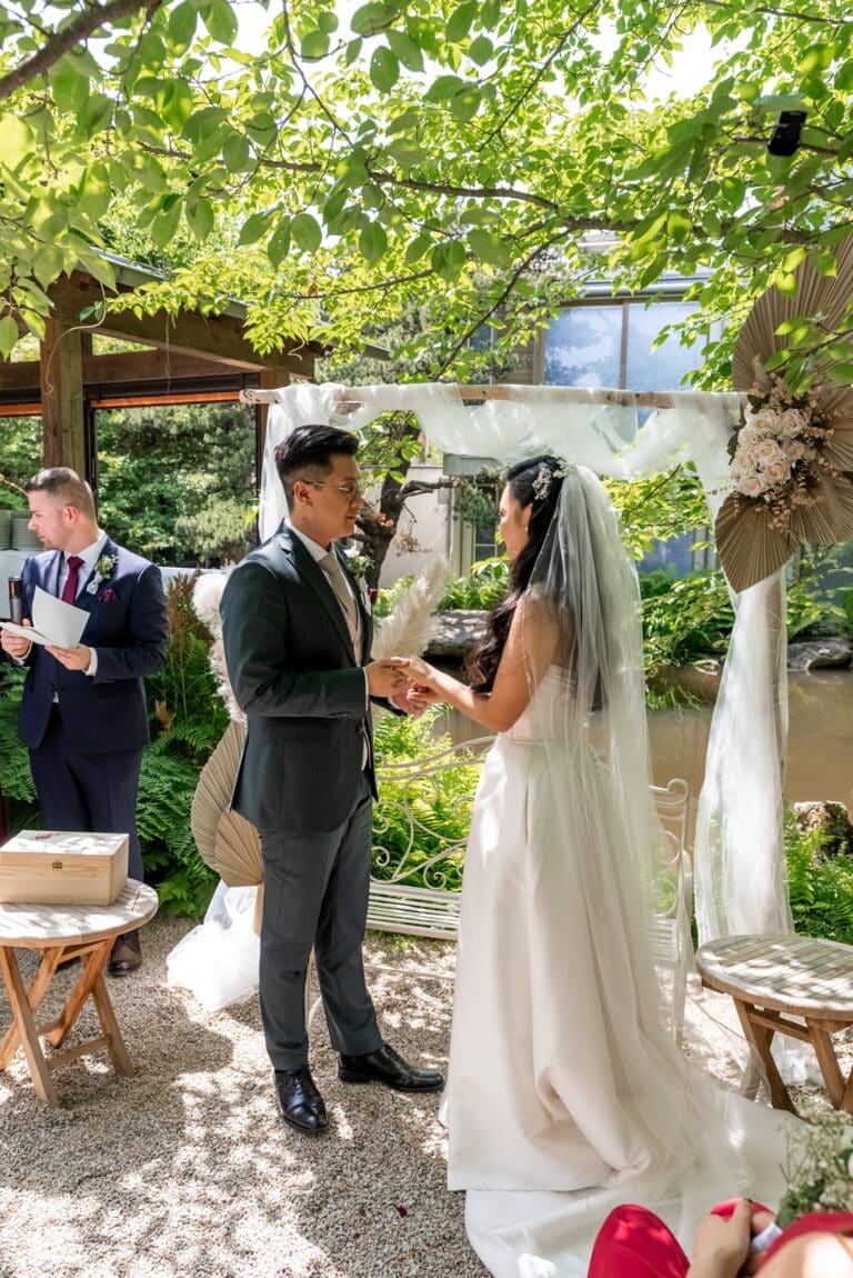 03685-florian-knusper-hochzeitsfotograf-wuerzburg-trauung-im-garten-Hotel Schindlerhof Nuernberg