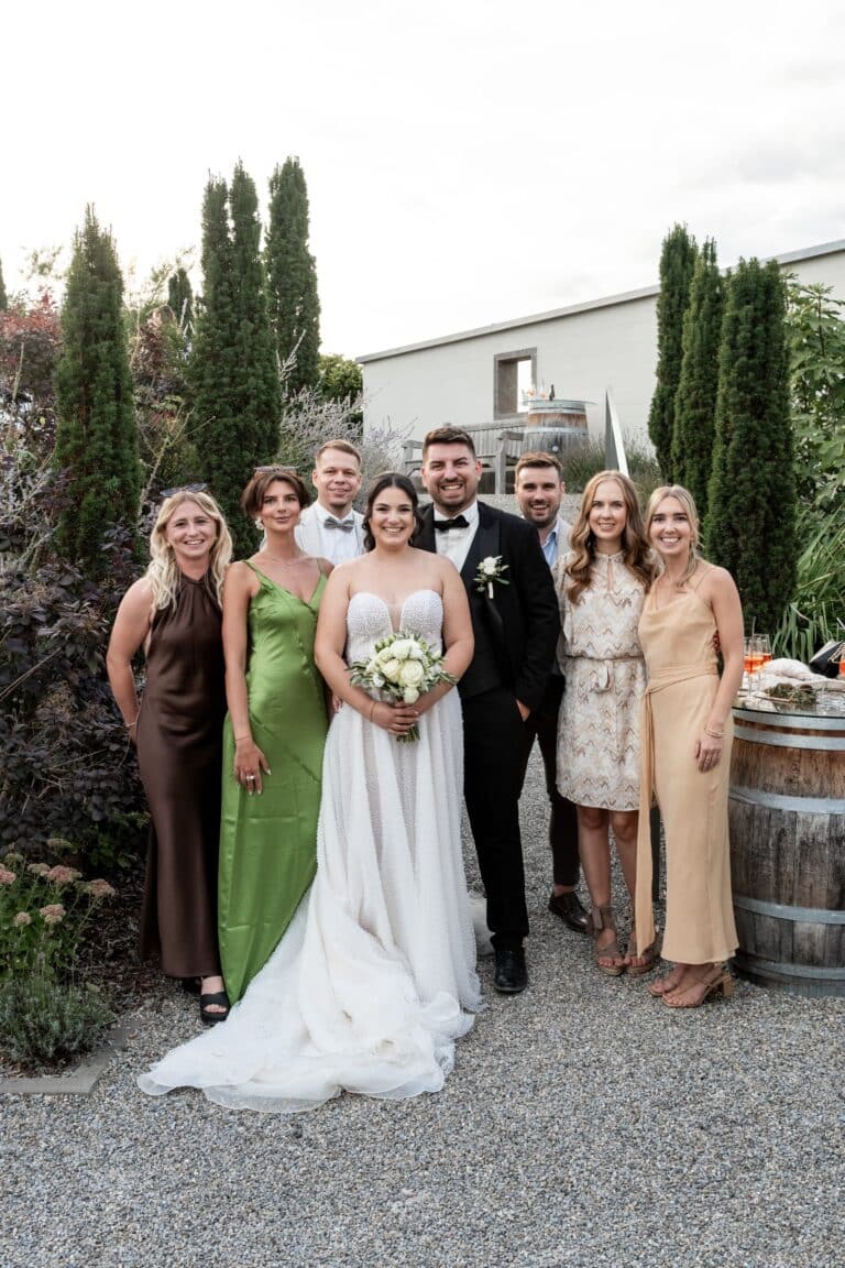 03768-florian-knusper-hochzeitsfotograf-wuerzburg-gruppe-im-garten-villa-oriental