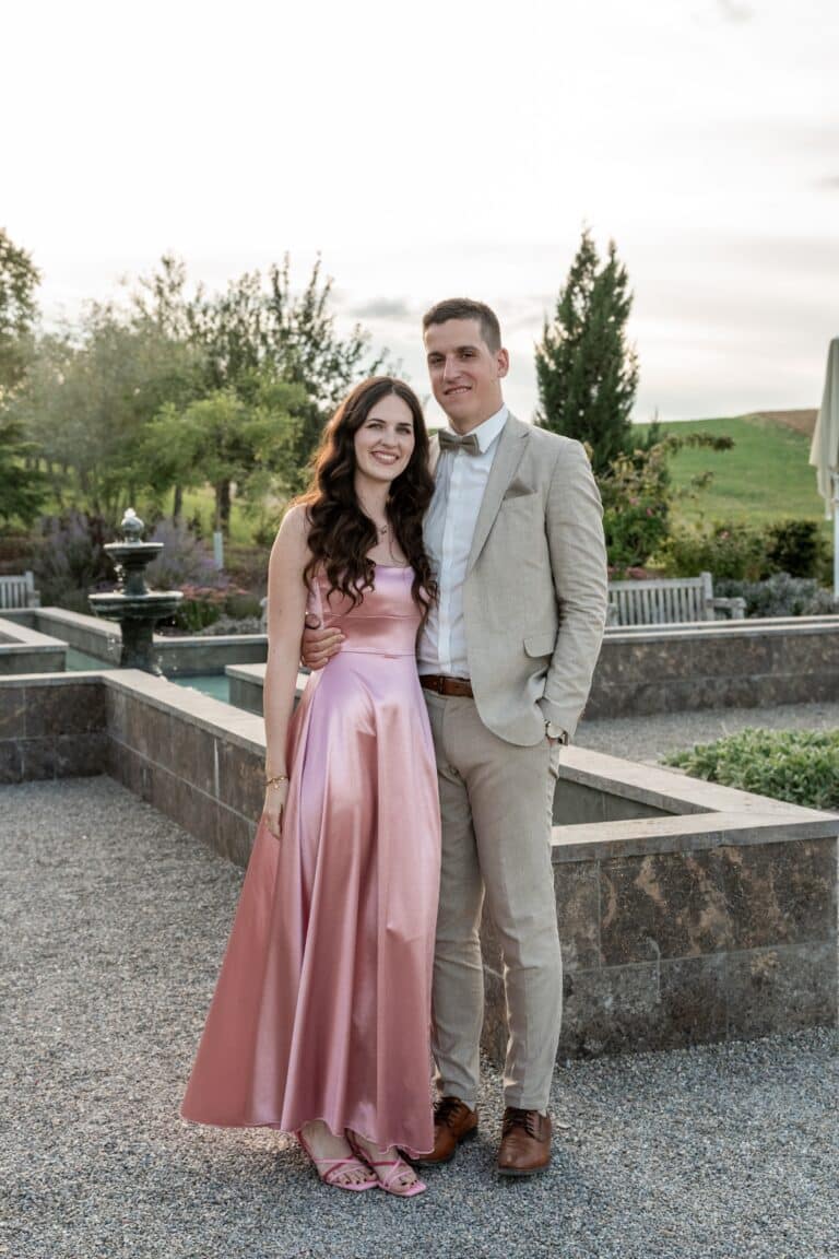 03876-florian-knusper-hochzeitsfotograf-wuerzburg-paar-im-garten-villa-oriental