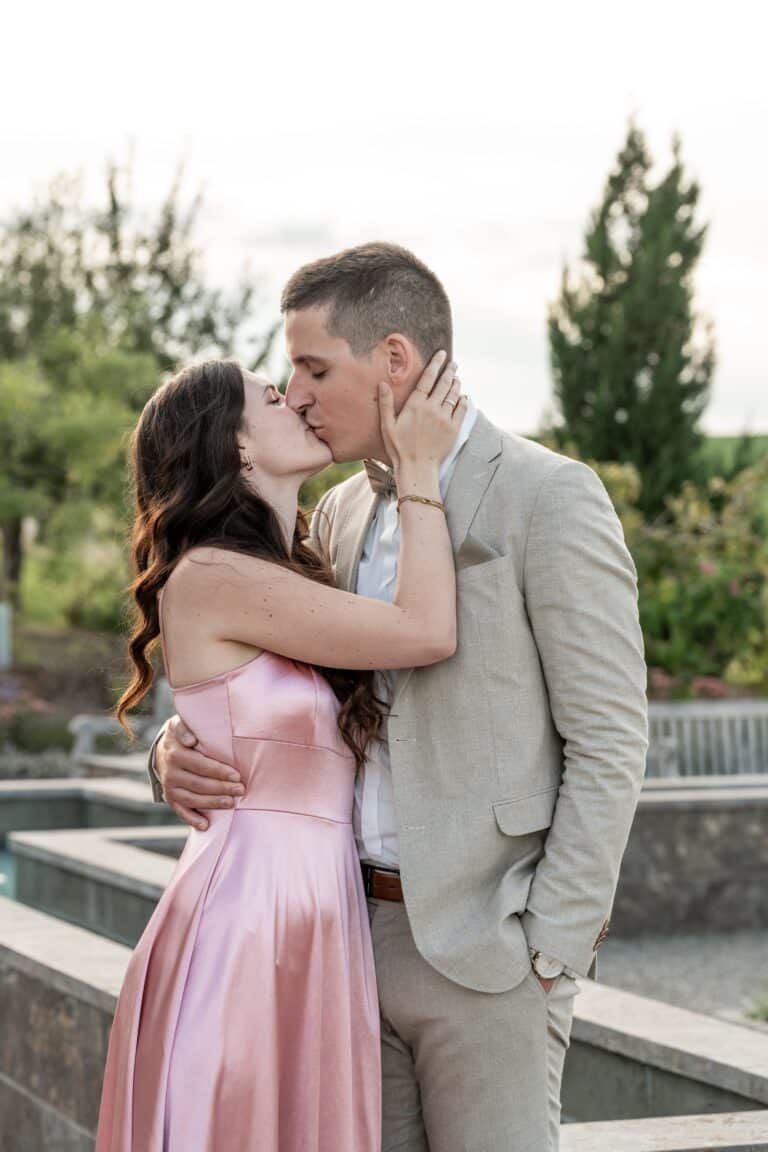 03893-florian-knusper-hochzeitsfotograf-wuerzburg-paar-im-garten-villa-oriental