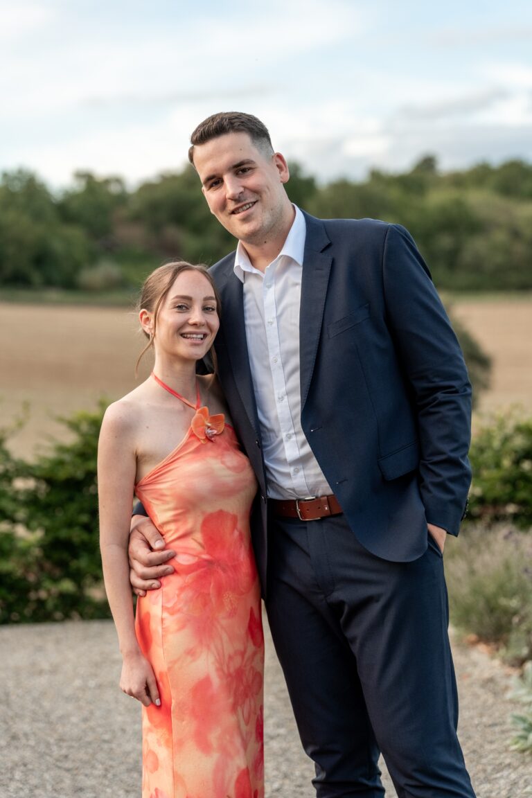 03948-florian-knusper-hochzeitsfotograf-wuerzburg-paar-im-freien-villa-oriental