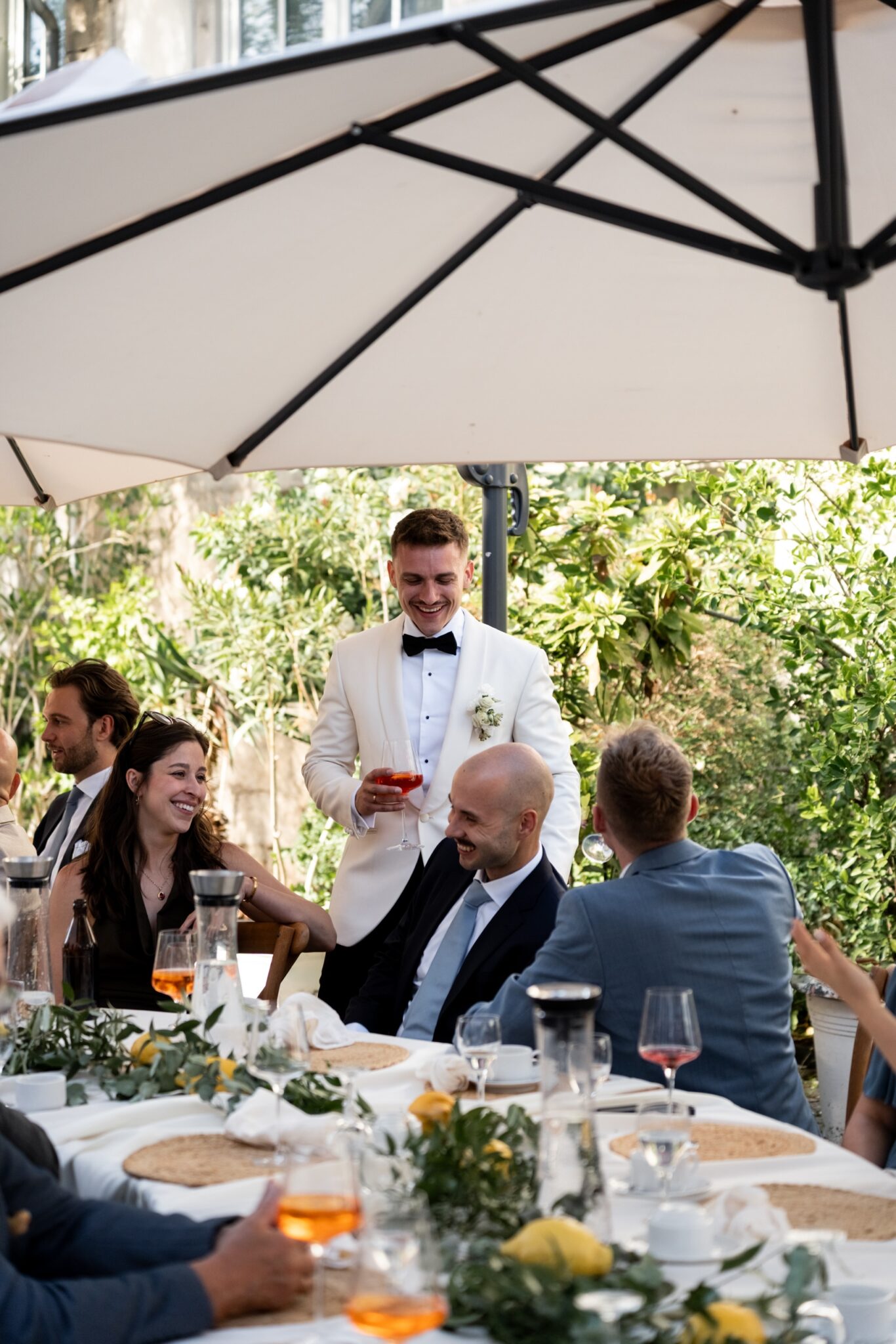 03999 florian knusper hochzeitsfotograf hochzeitsfeier garten terrasse winzerhof stahl 1