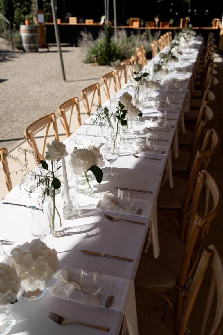 04712-florian-knusper-hochzeitsfotograf-wuerzburg-garten-tafel-mit-deko-Villa Oriental