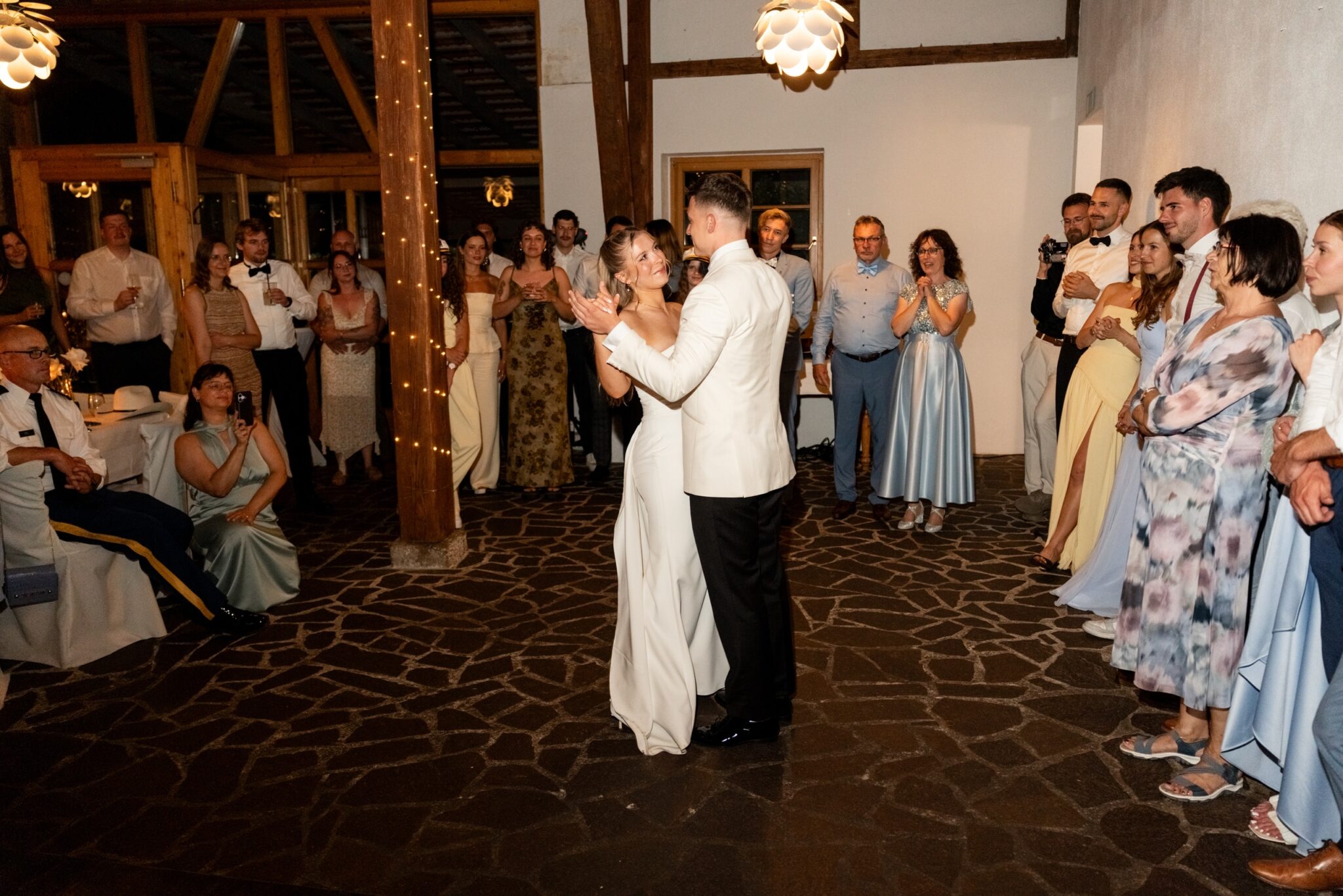 05811 florian knusper hochzeitsfotograf hochzeitstanz im festsaal winzerhof stahl