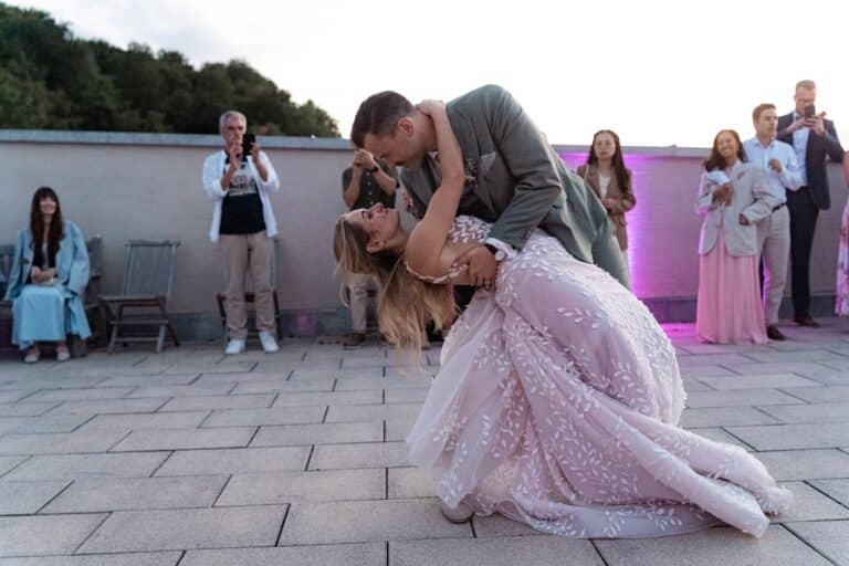 05949-florian-knusper-hochzeitsfotograf-wuerzburg-brautpaar-erster-tanz-villa-oriental