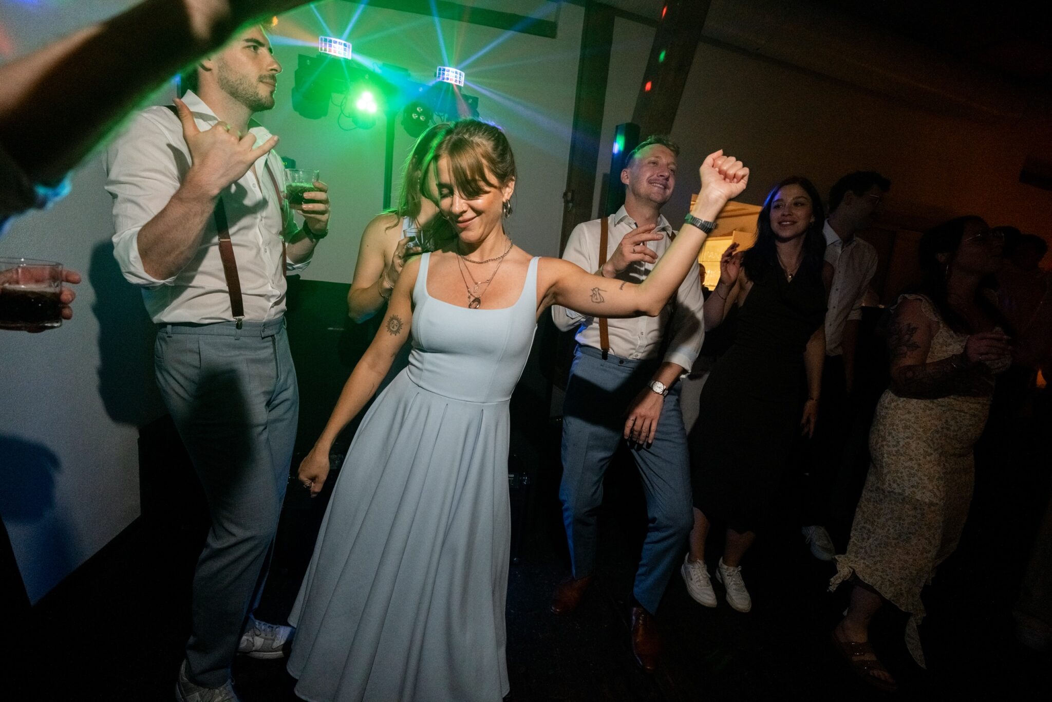 06072 florian knusper hochzeitsfotograf hochzeitstanz party feierabend winzerhof stahl