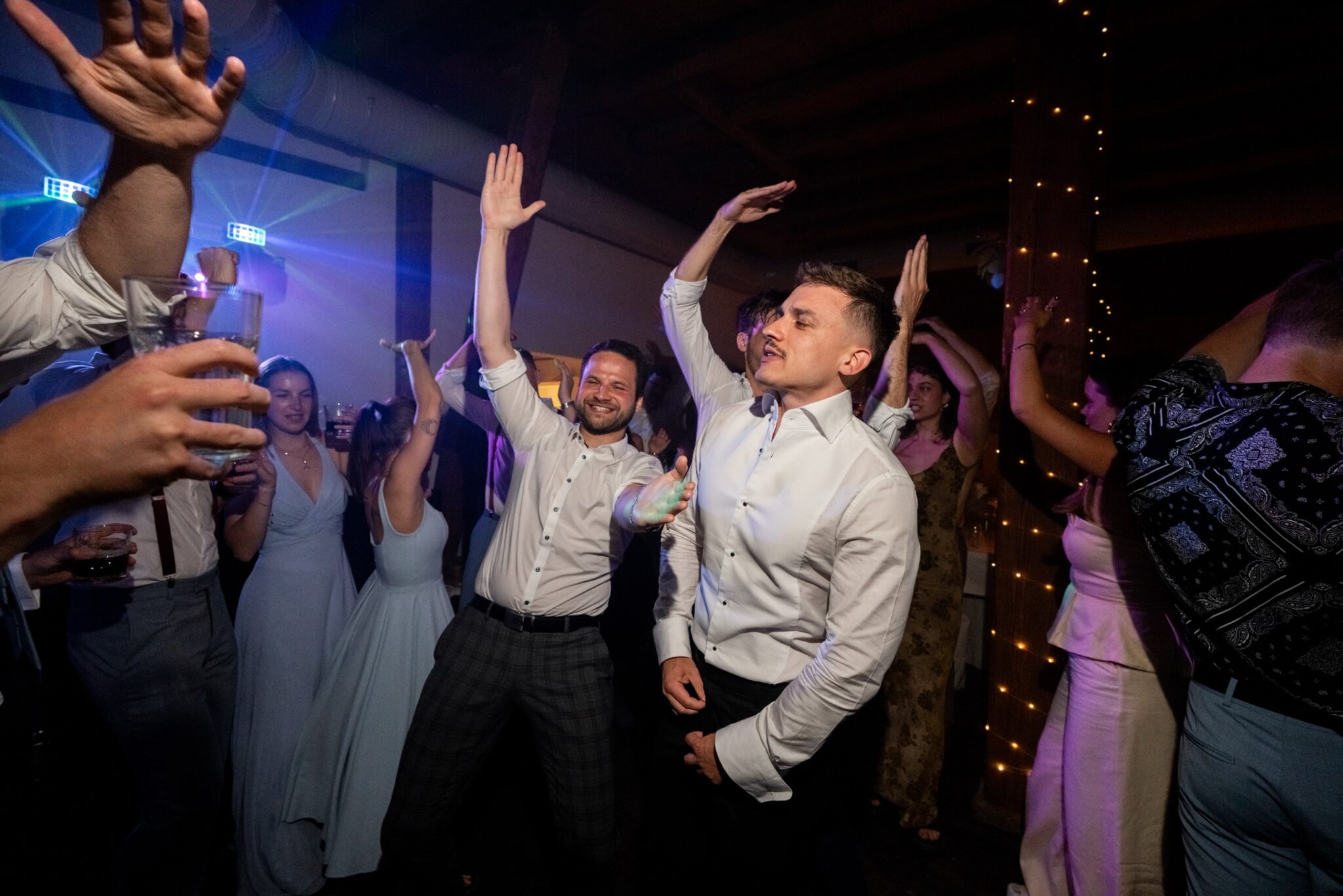 06082 florian knusper hochzeitsfotograf hochzeitsparty tanzflaeche winzerhof stahl