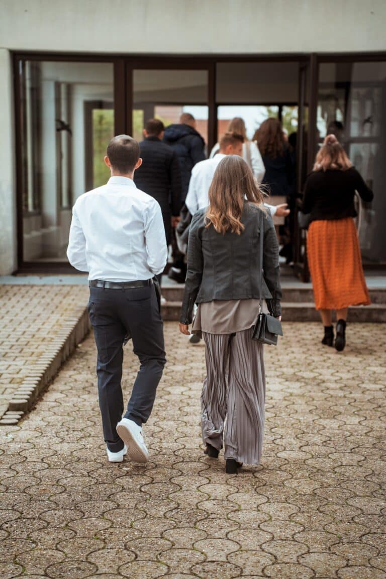 1-florian-knusper-hochzeitsfotograf-wuerzburg-gruppe-von-gaesten-01801_-Schloss Zeilitzheim