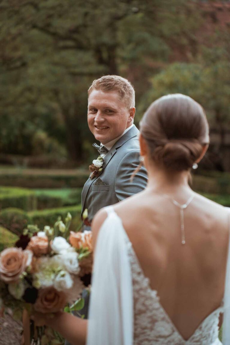 Hochzeit Schloss Zeilitzheim Freie Trauung Hochzeitsfotograf Würzburg Florian Knusper First Look Fotoshooting Fotograf für LGBTQ Hochzeit