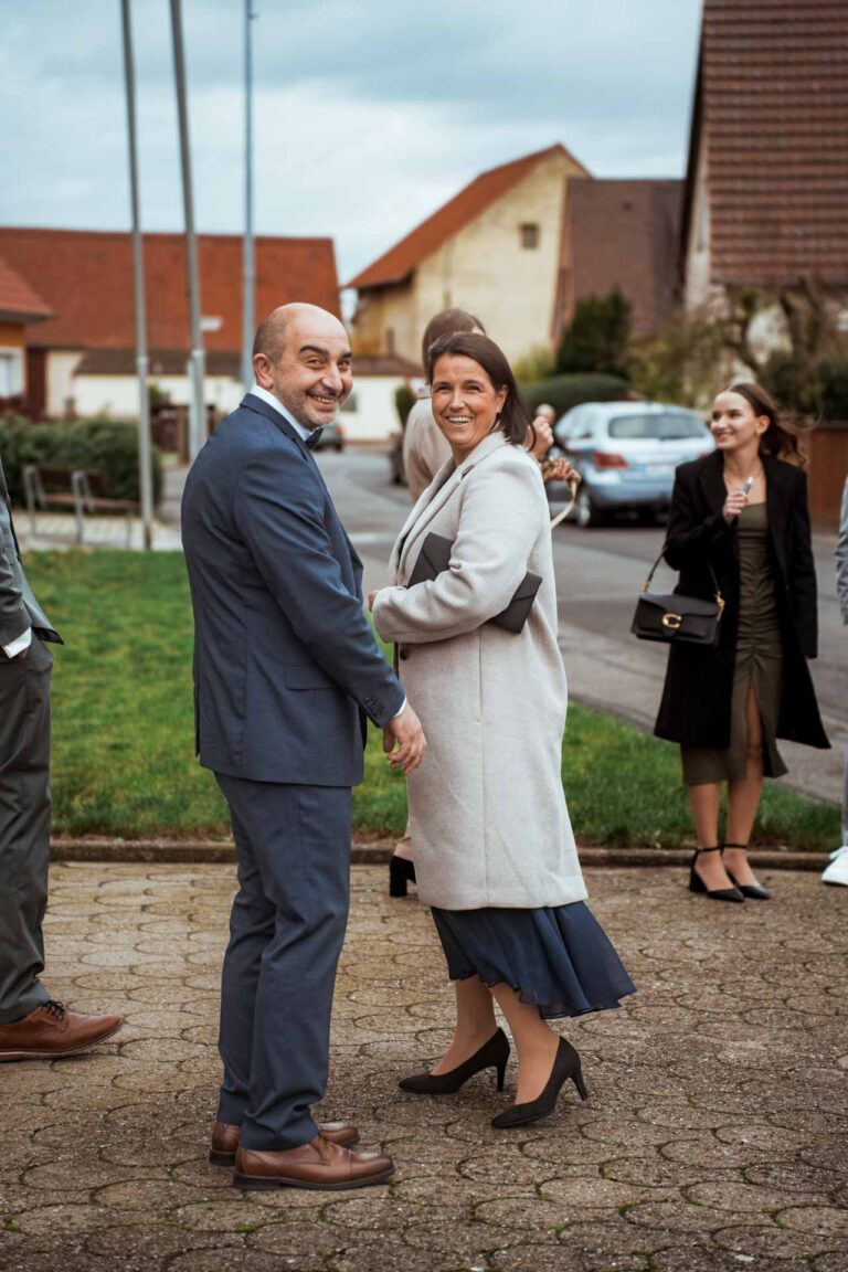 Hochzeit Schloss Zeilitzheim Freie Trauung Hochzeitsfotograf Würzburg Florian Knusper First Look Fotoshooting Fotograf für LGBTQ Hochzeit