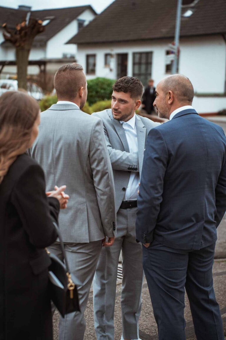 Hochzeit Schloss Zeilitzheim Freie Trauung Hochzeitsfotograf Würzburg Florian Knusper First Look Fotoshooting Fotograf für LGBTQ Hochzeit