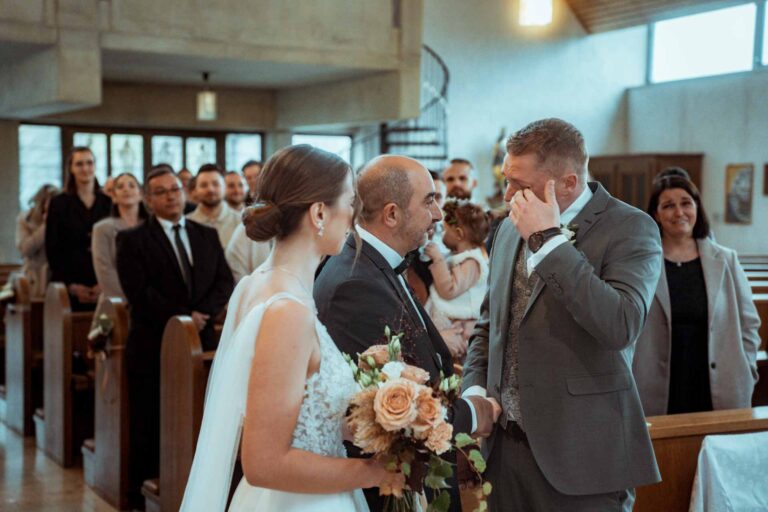 Hochzeit Schloss Zeilitzheim Freie Trauung Hochzeitsfotograf Würzburg Florian Knusper First Look Fotoshooting Fotograf für LGBTQ Hochzeit