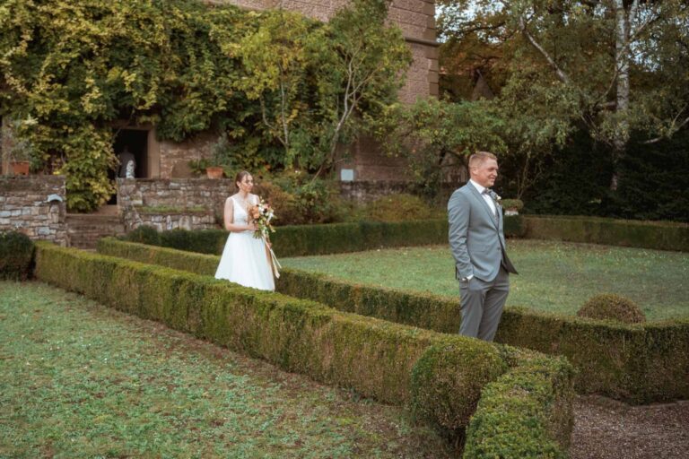 Hochzeit Schloss Zeilitzheim Freie Trauung Hochzeitsfotograf Würzburg Florian Knusper First Look Fotoshooting Fotograf für LGBTQ Hochzeit