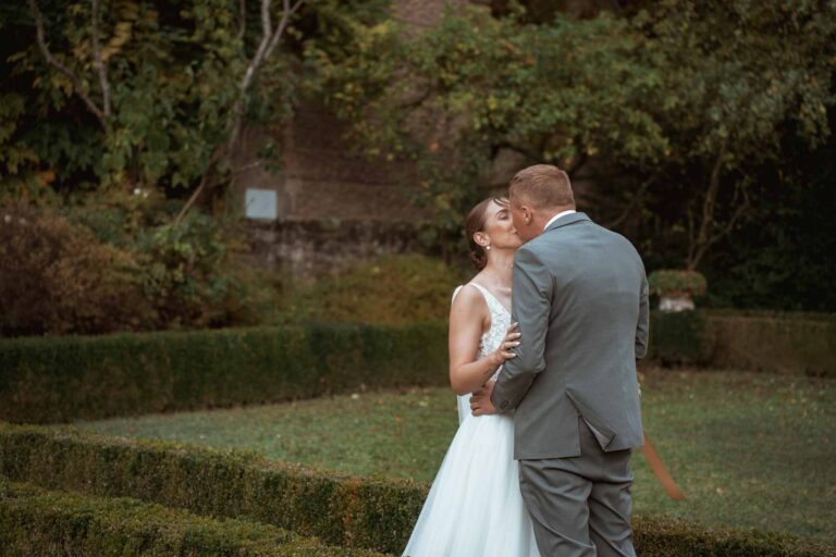 Hochzeit Schloss Zeilitzheim Freie Trauung Hochzeitsfotograf Würzburg Florian Knusper First Look Fotoshooting Fotograf für LGBTQ Hochzeit