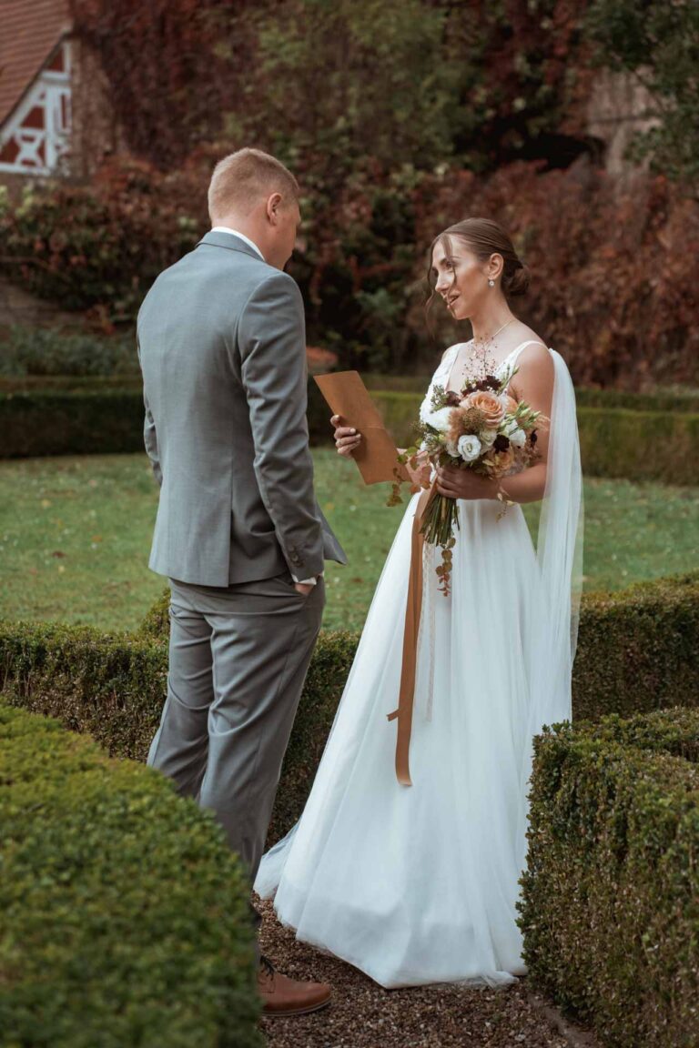 Hochzeit Schloss Zeilitzheim Freie Trauung Hochzeitsfotograf Würzburg Florian Knusper First Look Fotoshooting Fotograf für LGBTQ Hochzeit