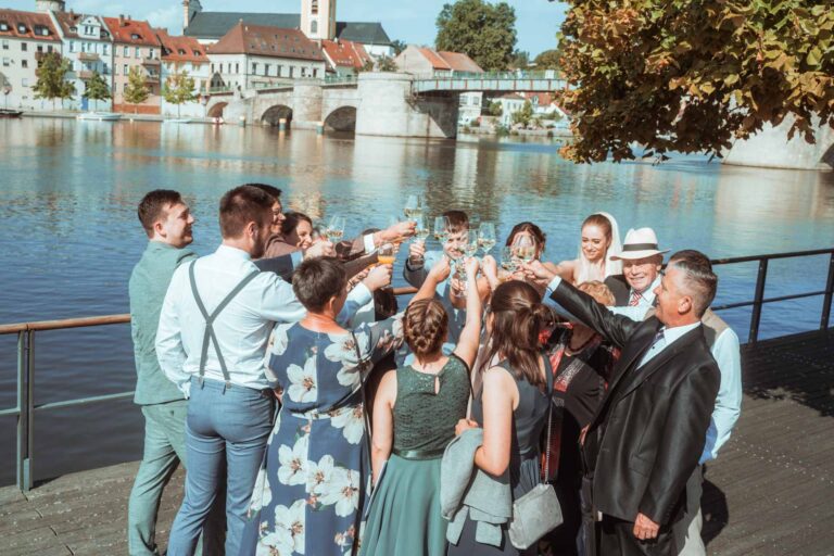 Hochzeit Stadtbalkon Kitzingen Freie Trauung Gleichgeschlechtliche Ehe LGBTQ Hochzeitsfotograf Würzburg Florian Knusper First Look Fotoshooting